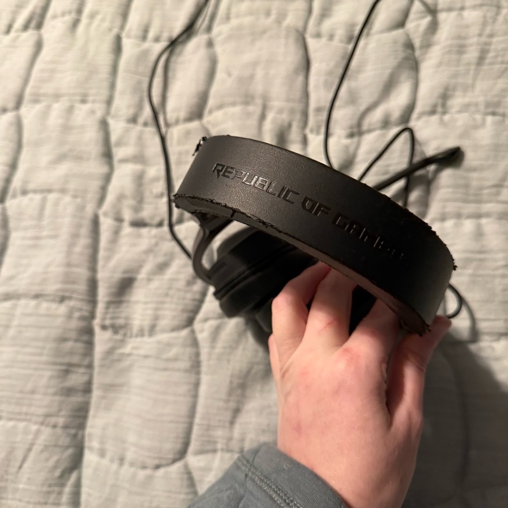 ASUS Black and Silver Computer Headset - Picture 4 of 12